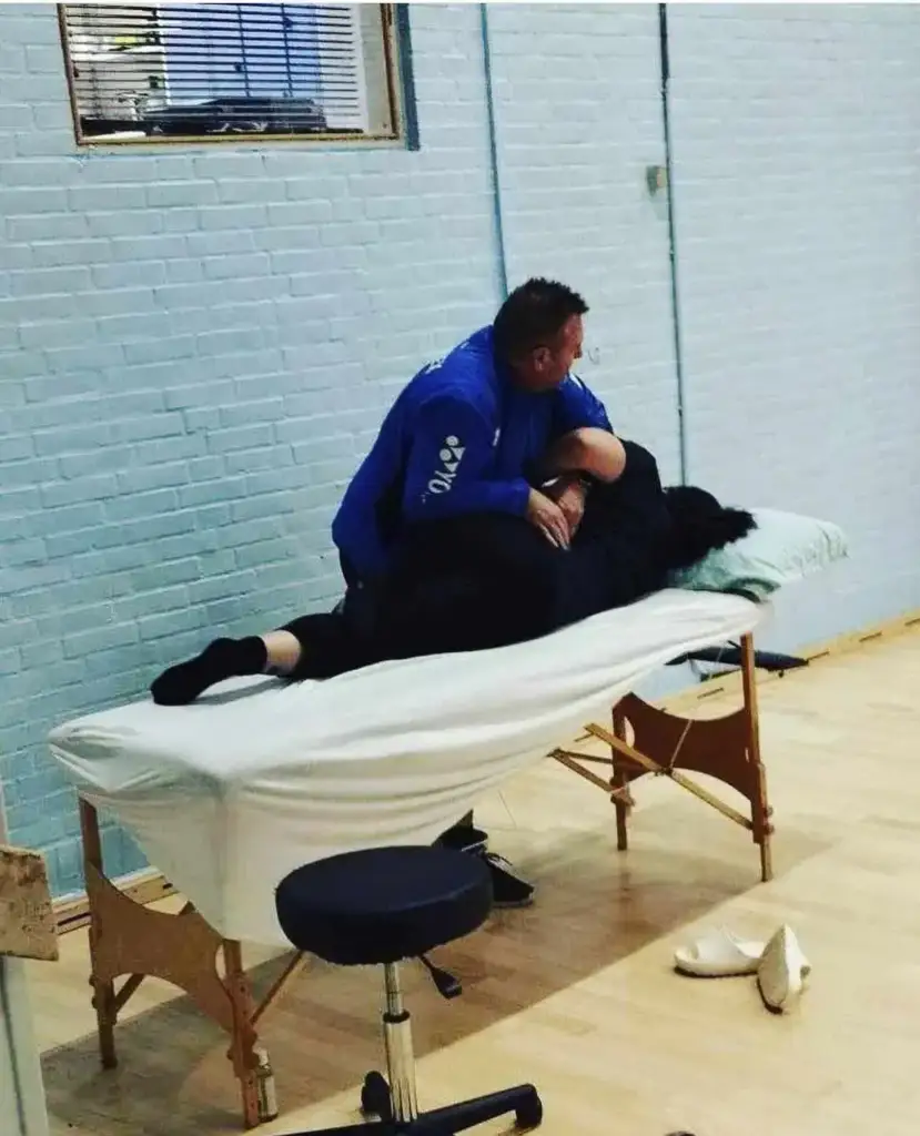 Fysiurgisk massage på briksen